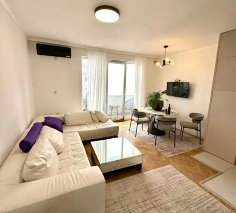 Izdavanje, dvosoban stan, 70m², Preko Morače, Podgorica