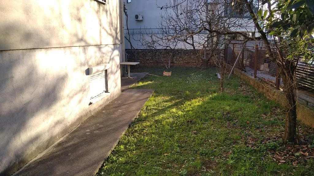 Rent, house, 250m², Masline, Podgorica