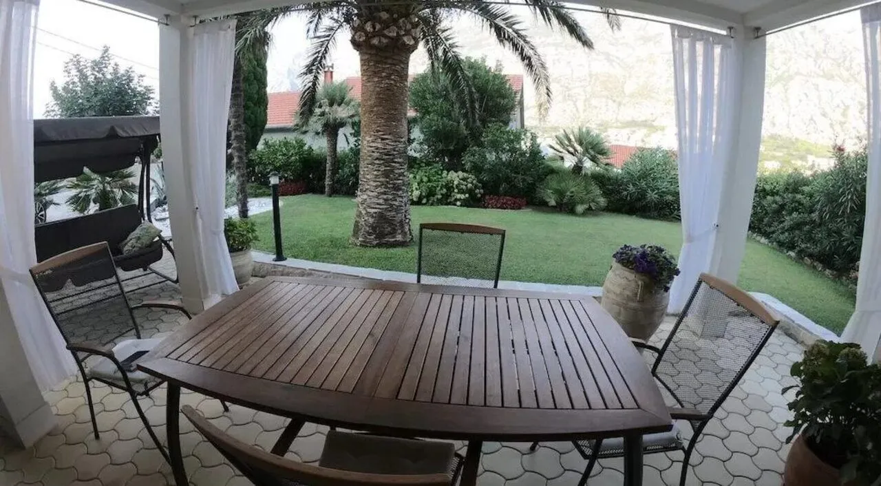 Prodaja, kuća, 240m², Prčanj, Kotor