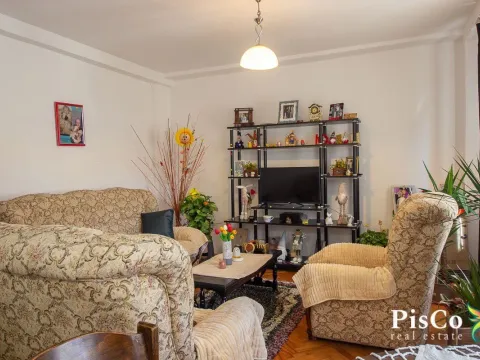 Prodaja, kuća, 400m², Stara Varoš, Podgorica - image 9