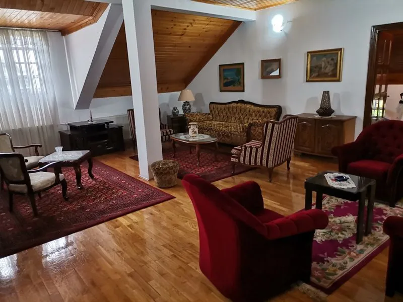 Izdavanje, kuća, 340m², Savski Venac, Beograd