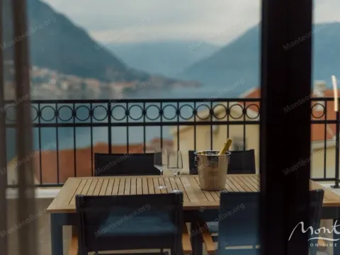 Sale, three bedroom apartment, 191m², Dobrota, Kotor - image 24