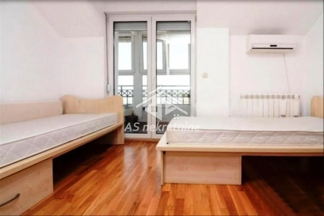 Rent, four bedroom apartment, 140m², Đeram Pijaca, Beograd