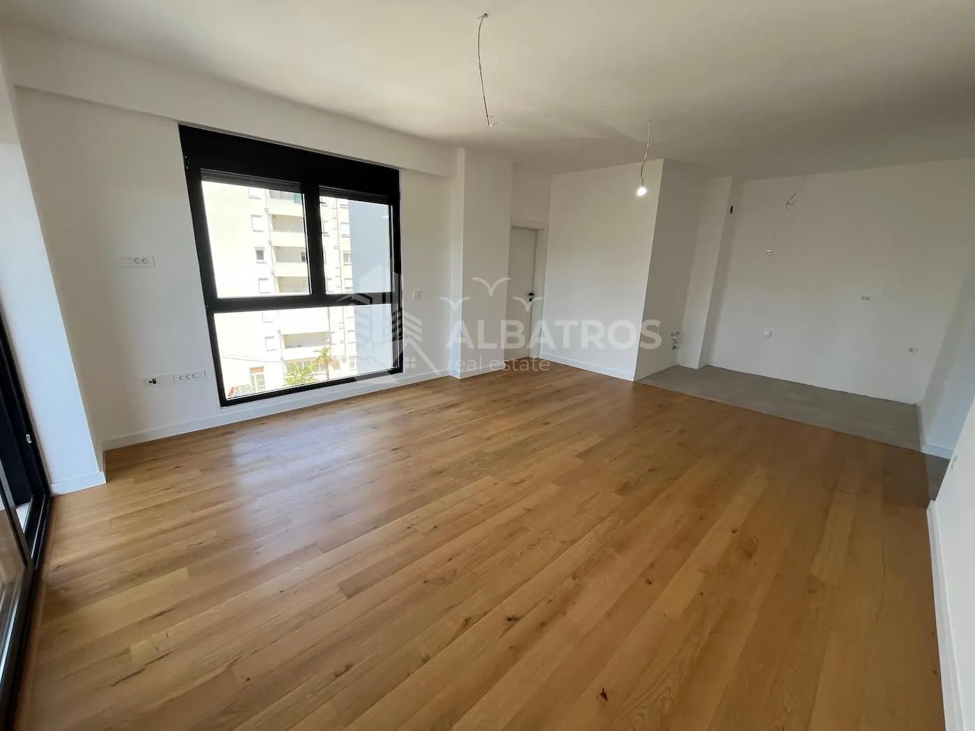 Izdavanje, dvosoban stan, 95m², Bar, Crna Gora