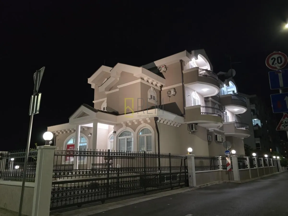 Rent, house, 500m², Stari Aerodrom, Podgorica