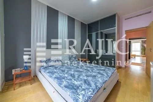 Furnished bedroom with a double bed and a fitted wardrobe.
