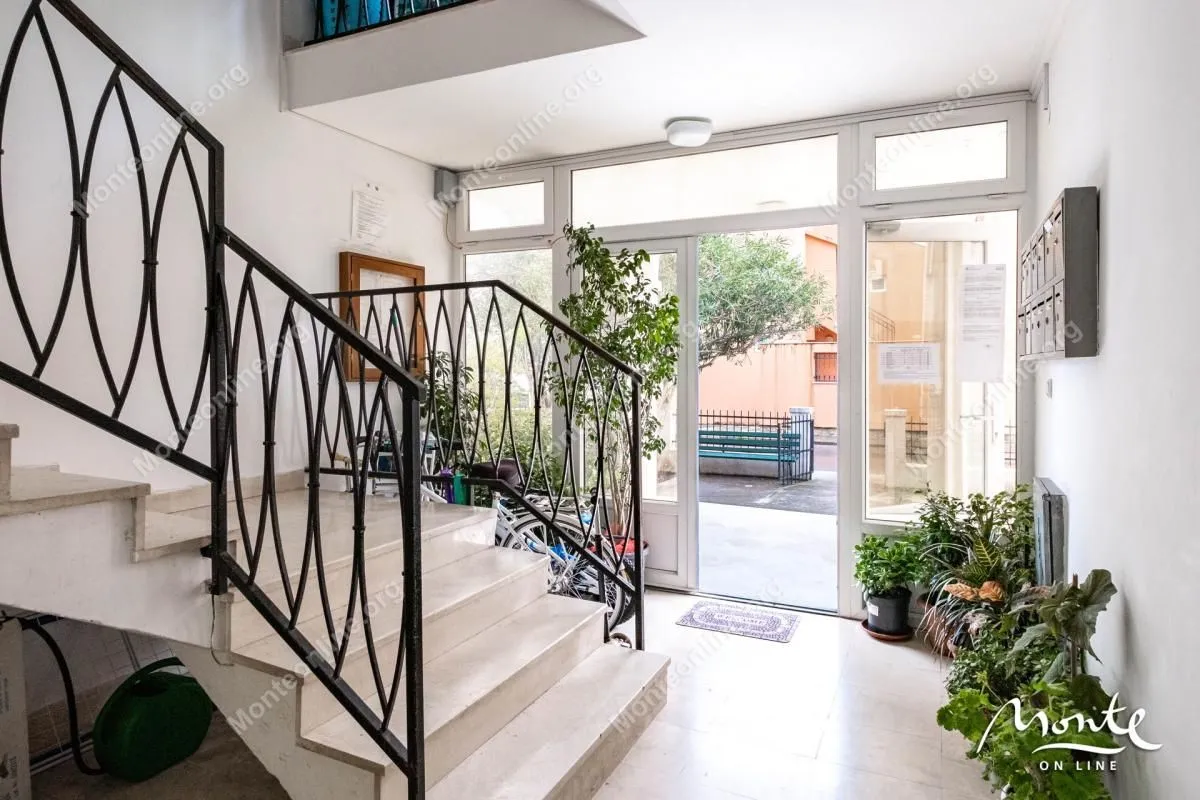 Prodaja, trosoban stan, 63m², Tivat, Crna Gora