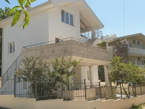 Prodaja, kuća, 180m², Utjeha, Bar