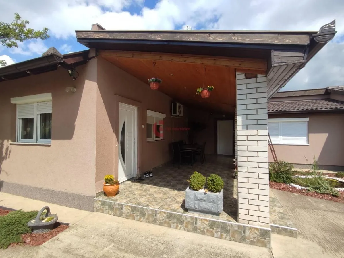 Prodaja, kuća, 313m², Peščara, Subotica