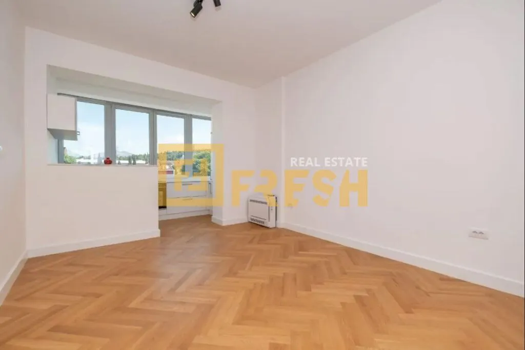 Izdavanje, dvosoban stan, 70m², Centar, Podgorica