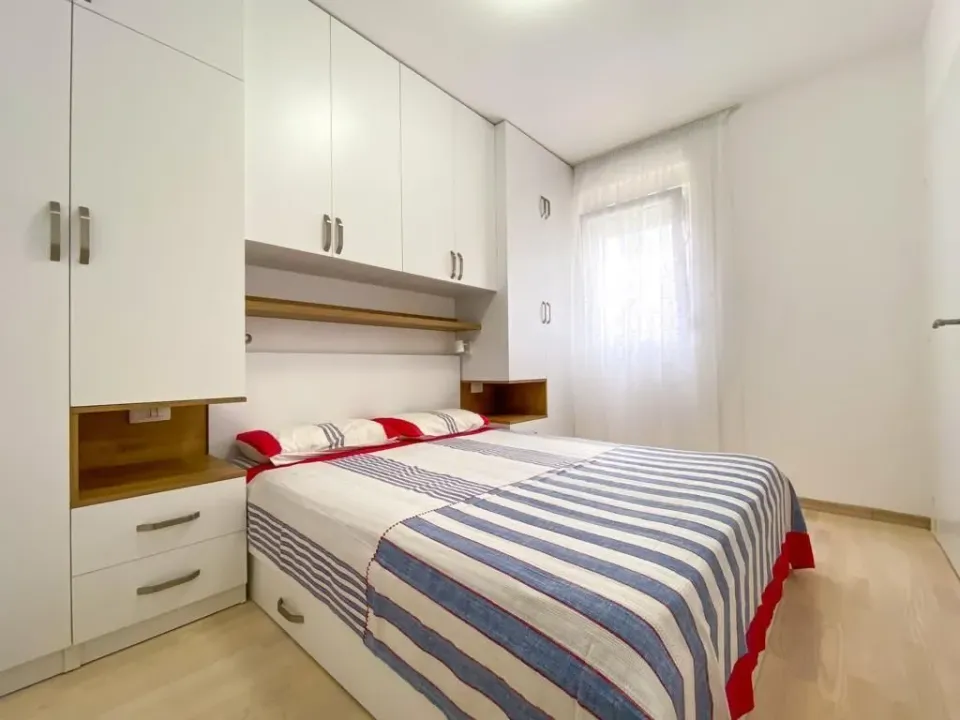 Rent, one bedroom apartment, 40m², Mažina, Tivat
