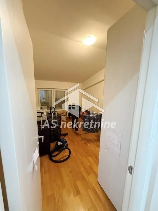 Izdavanje, četvorosoban stan, 157m², Savski Venac, Beograd
