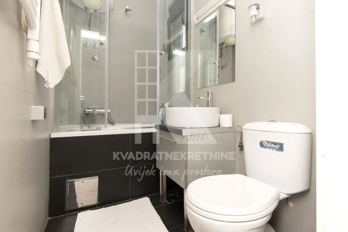 Sale, house, 250m², Tološi, Podgorica