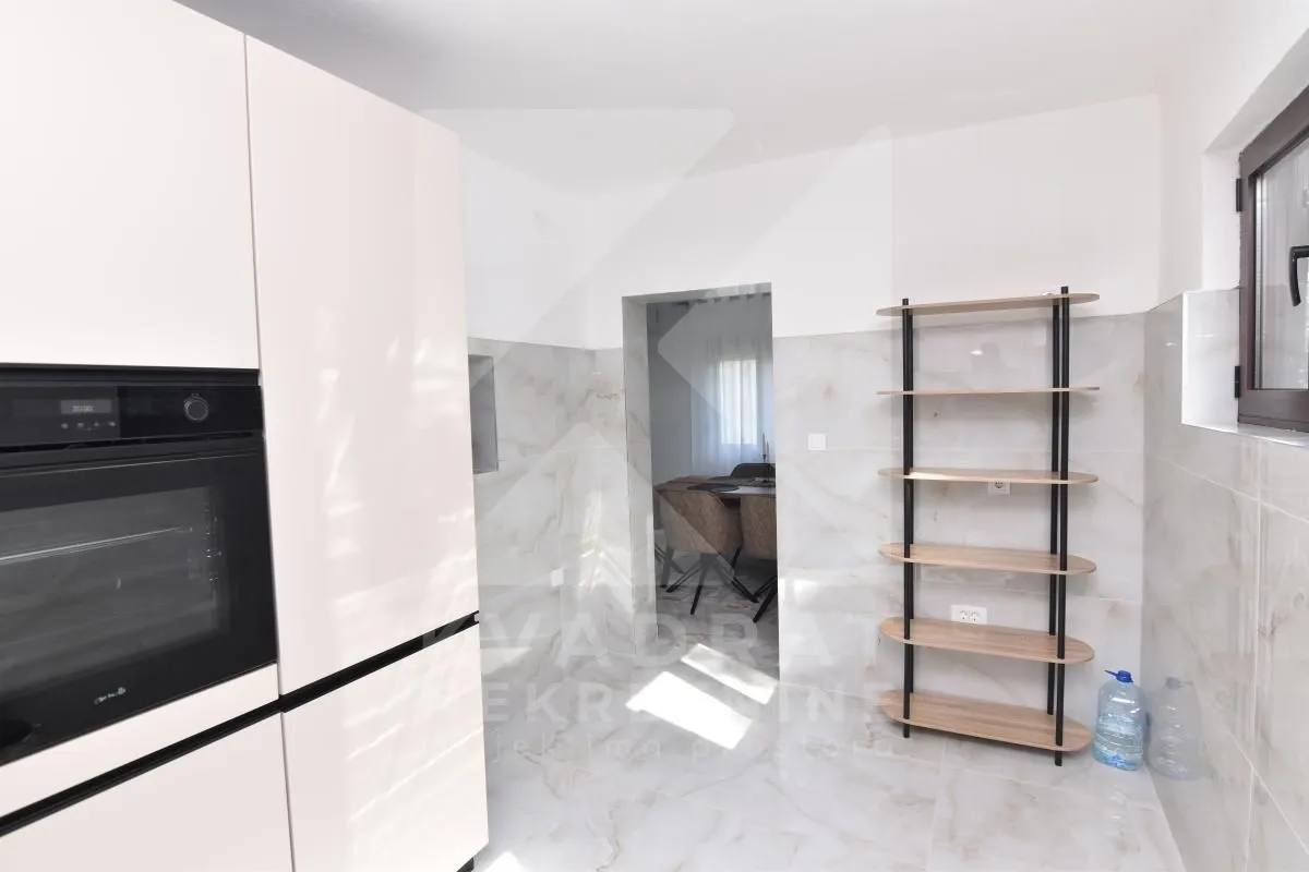 Izdavanje, kuća, 130m², Zlatica, Podgorica