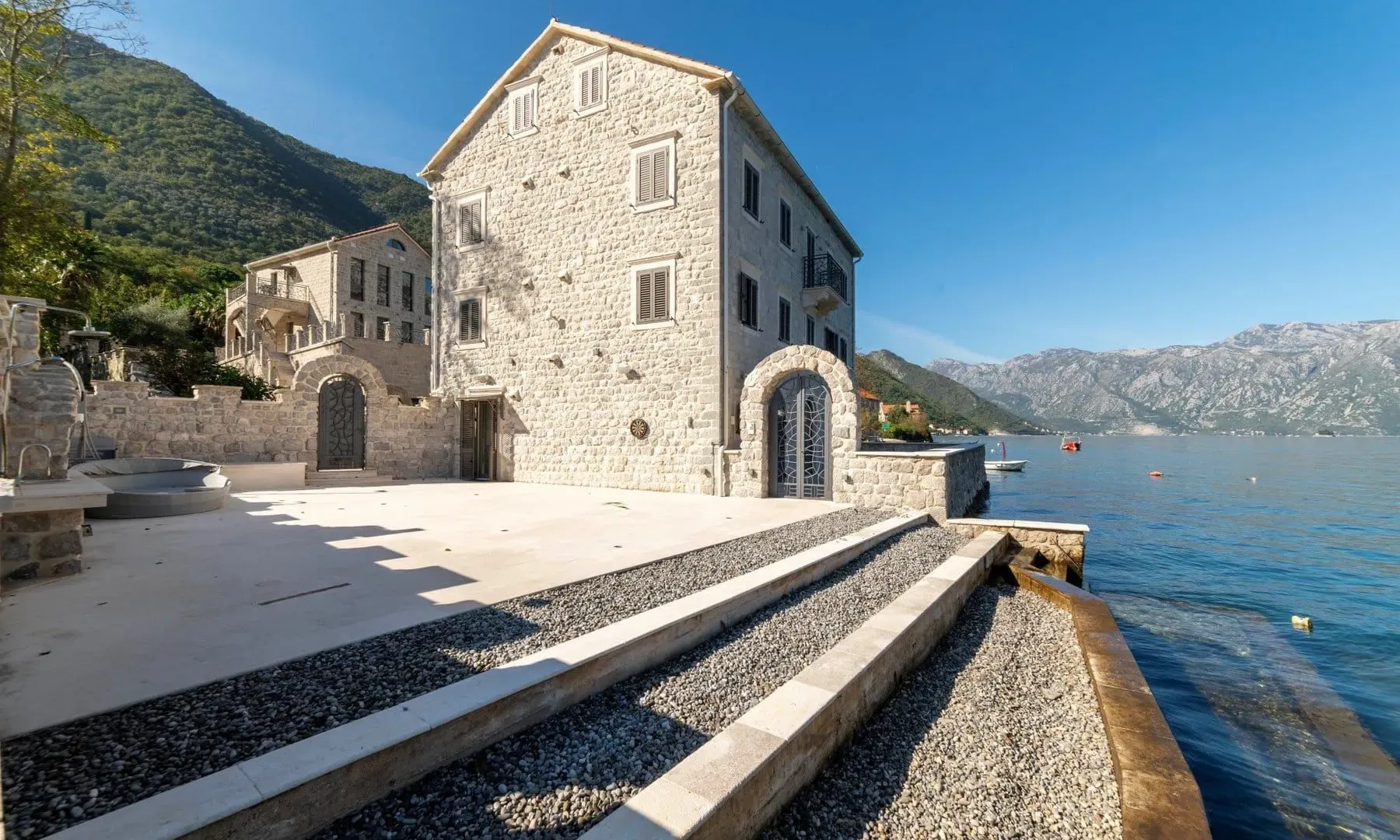 Prodaja, ugostiteljski objekat, 731m², Stoliv, Kotor