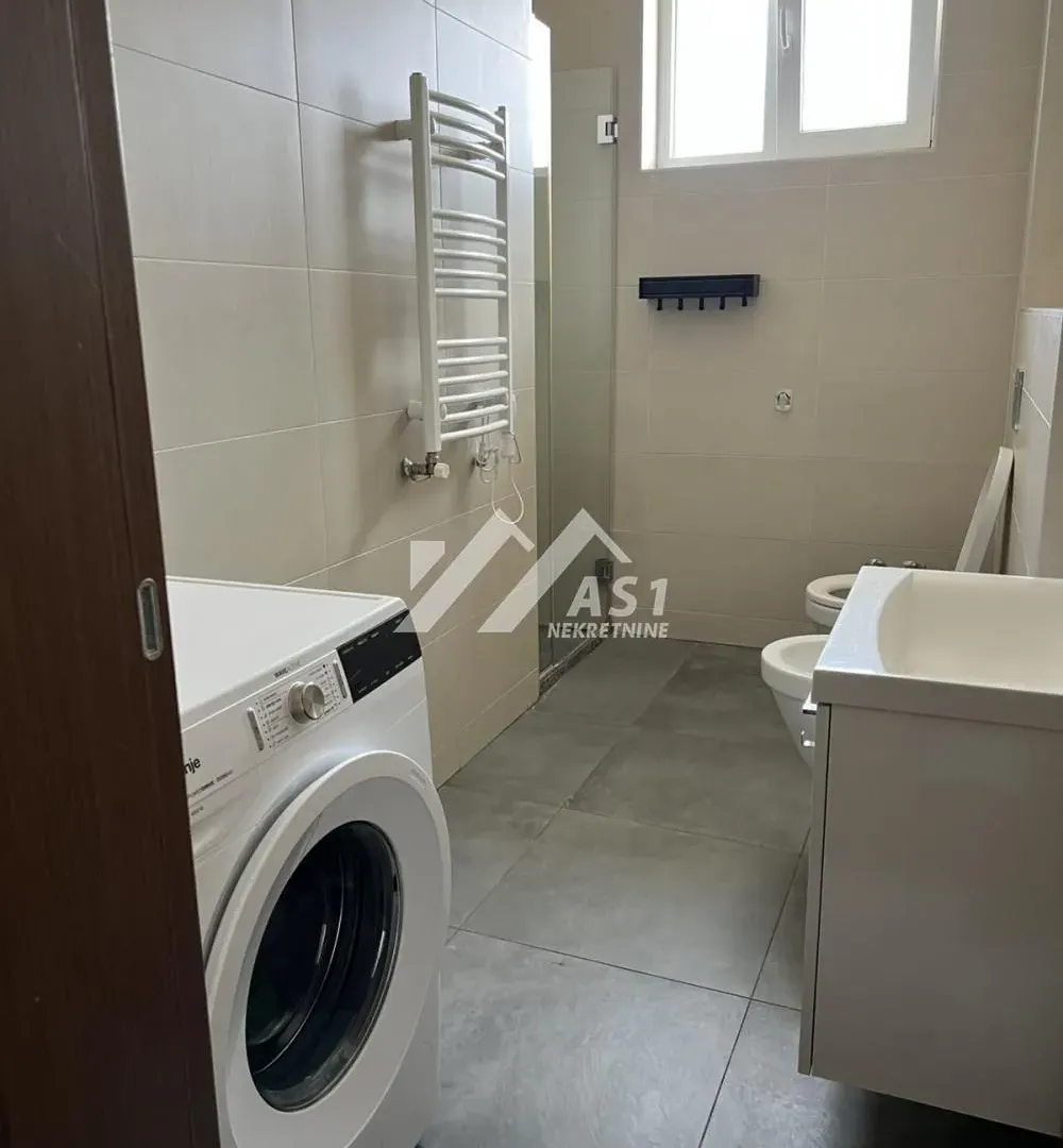 Prodaja, četvorosoban stan, 73m², Karagača, Petrovaradin