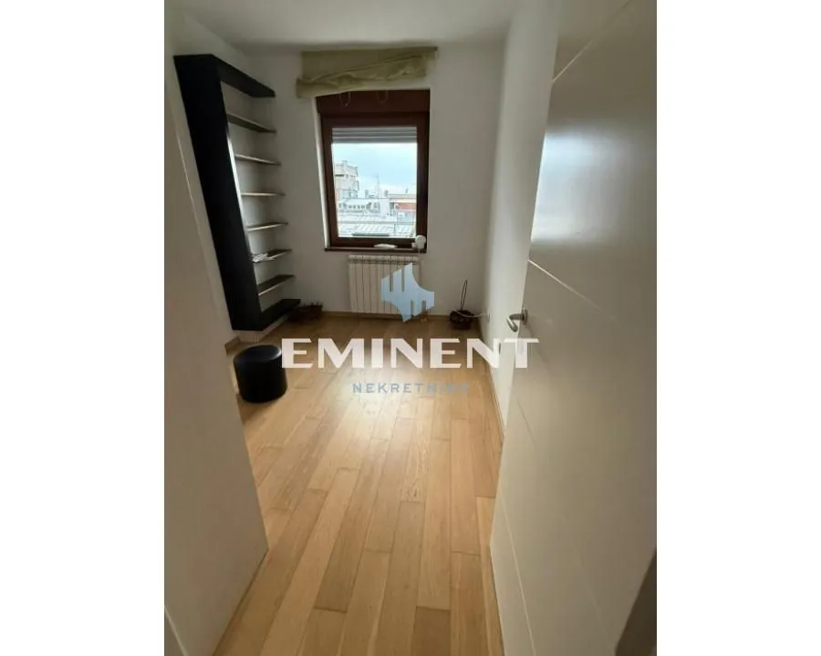 Izdavanje, trosoban stan, 73m², Crveni Krst, Beograd