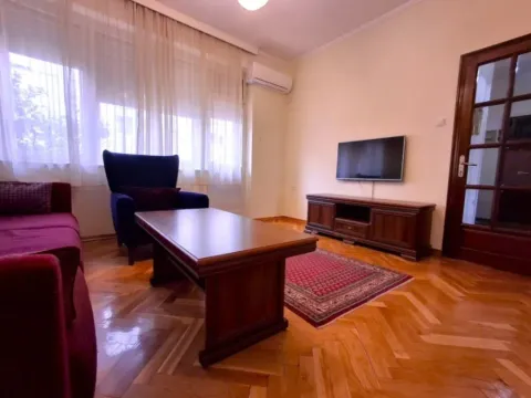 Izdavanje, jednosoban stan, 95m², Centar, Podgorica