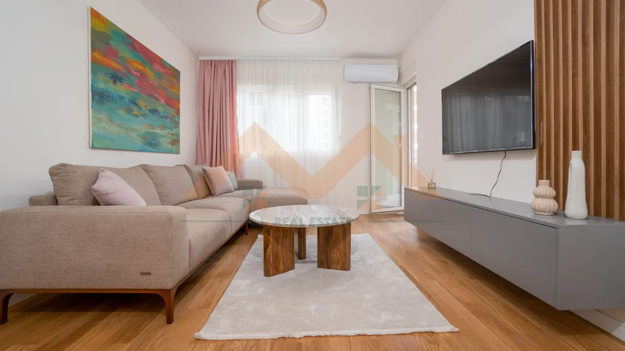 Izdavanje, jednosoban stan, 49m², Central Point, Podgorica