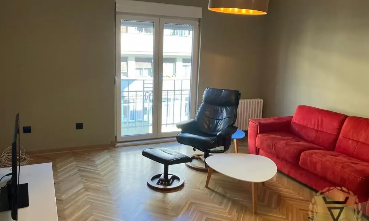 Izdavanje, trosoban stan, 80m², Vračar Sve Podlokacije, Beograd