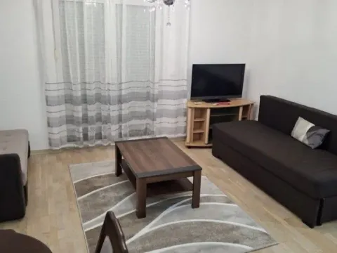 Izdavanje, jednosoban stan, 48m², 1 maj, Podgorica