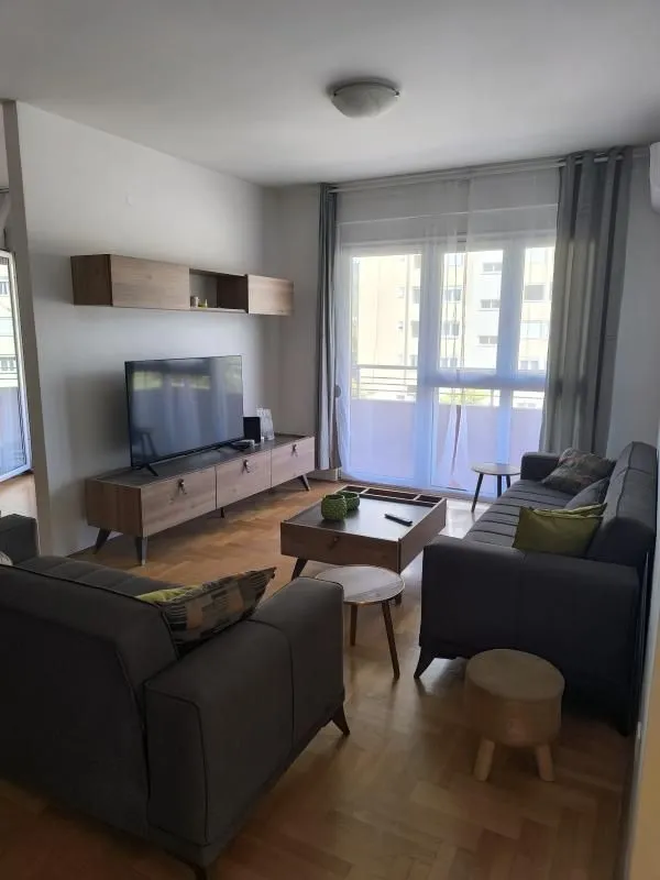 Izdavanje, dvosoban stan, 84m², Bar, Crna Gora