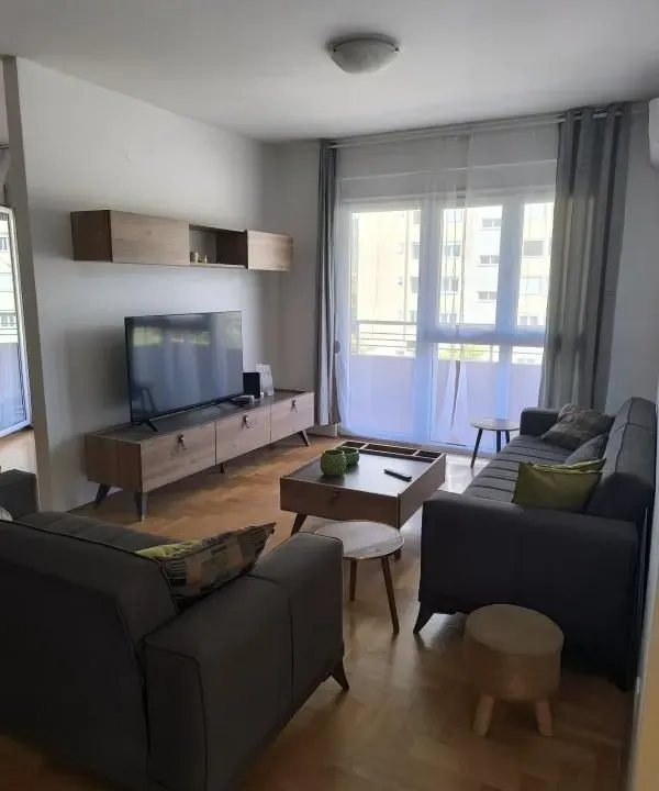Izdavanje, dvosoban stan, 84m², Bar, Crna Gora