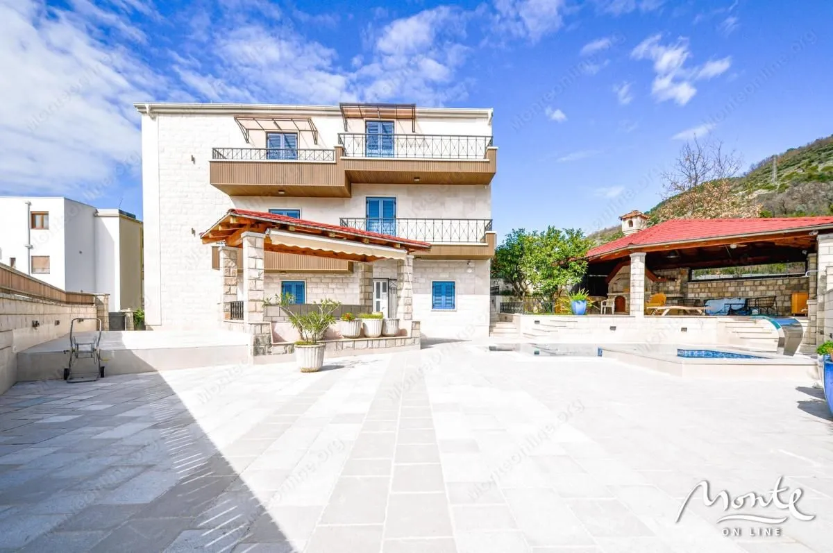 Prodaja, kuća, 240m², Tivat, Crna Gora