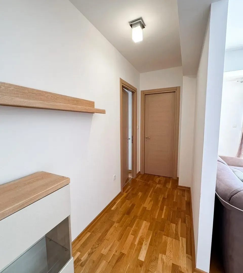 Rent, one bedroom apartment, 80m², Centar, Budva