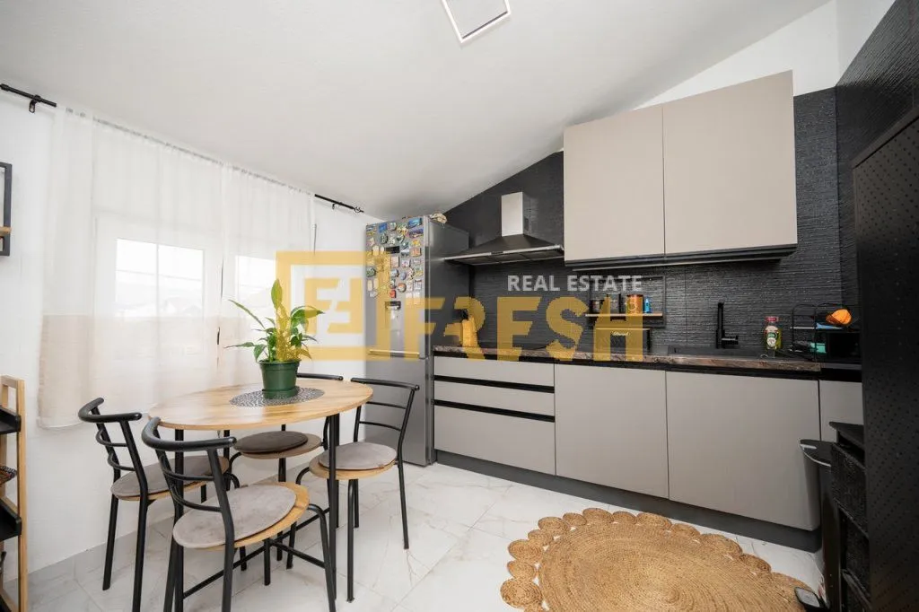 Sale, house, 180m², Dalmatinska ulica, Podgorica