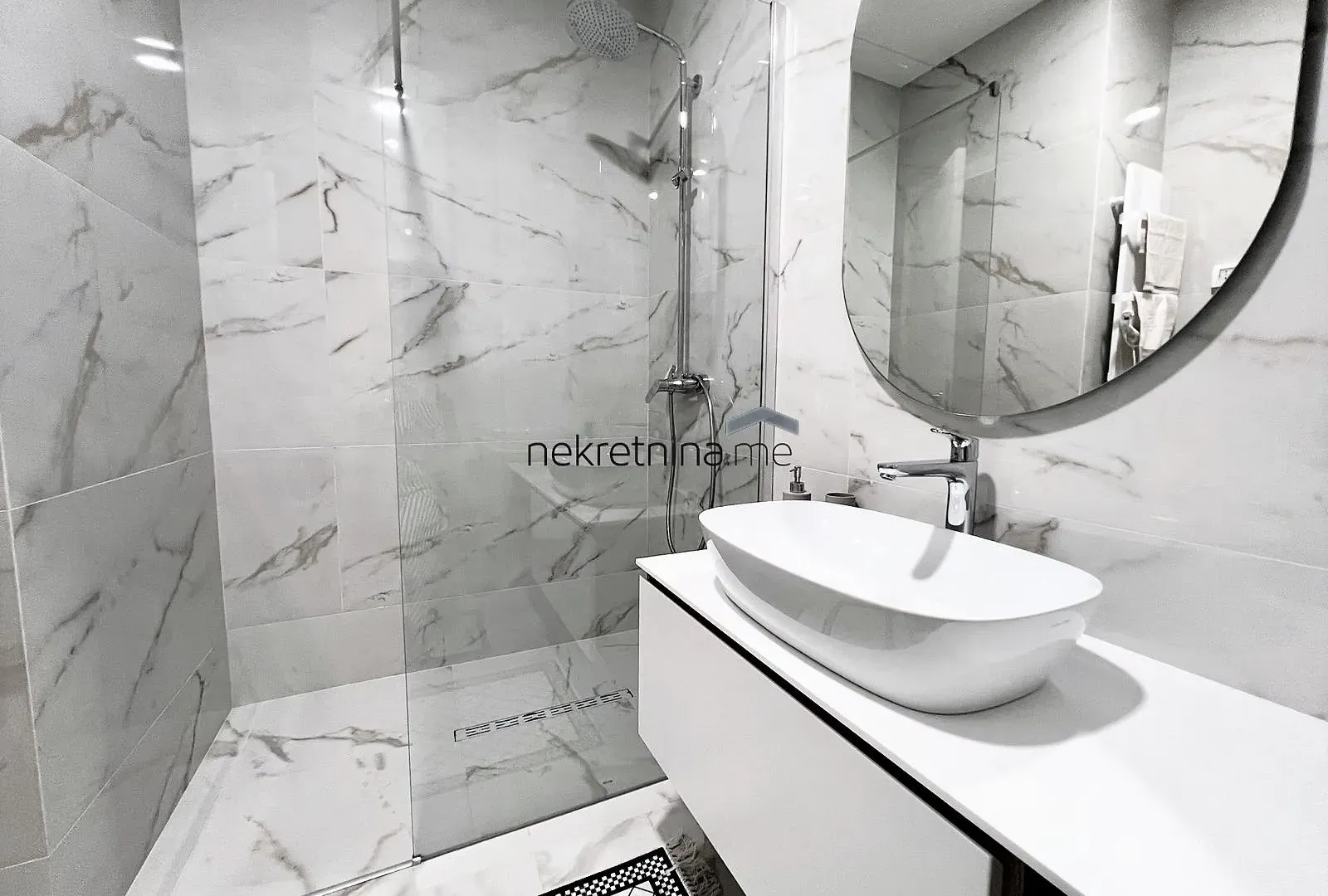 Izdavanje, jednosoban stan, 57m², Kod Capital Plaze, Podgorica