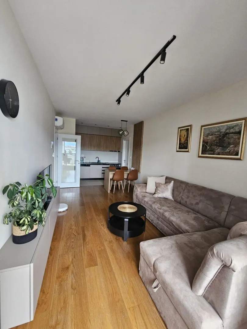 Prodaja, dvosoban stan, 70m², Blok 9, Podgorica