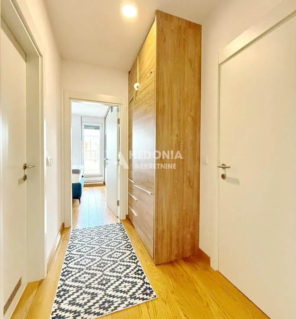 Prodaja, četvorosoban stan, 98m², Zemun Sve Podlokacije, Beograd