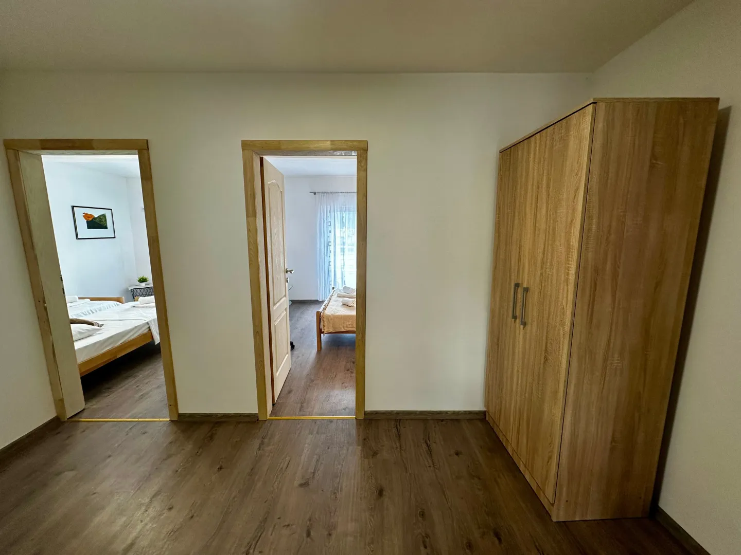 Izdavanje, dvosoban stan, 80m², Centar, Cetinje
