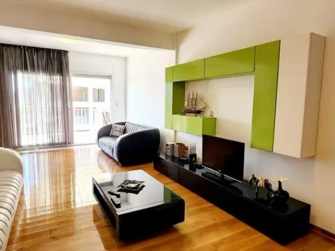 Izdavanje, trosoban stan, 103m², Centar, Budva - image 2