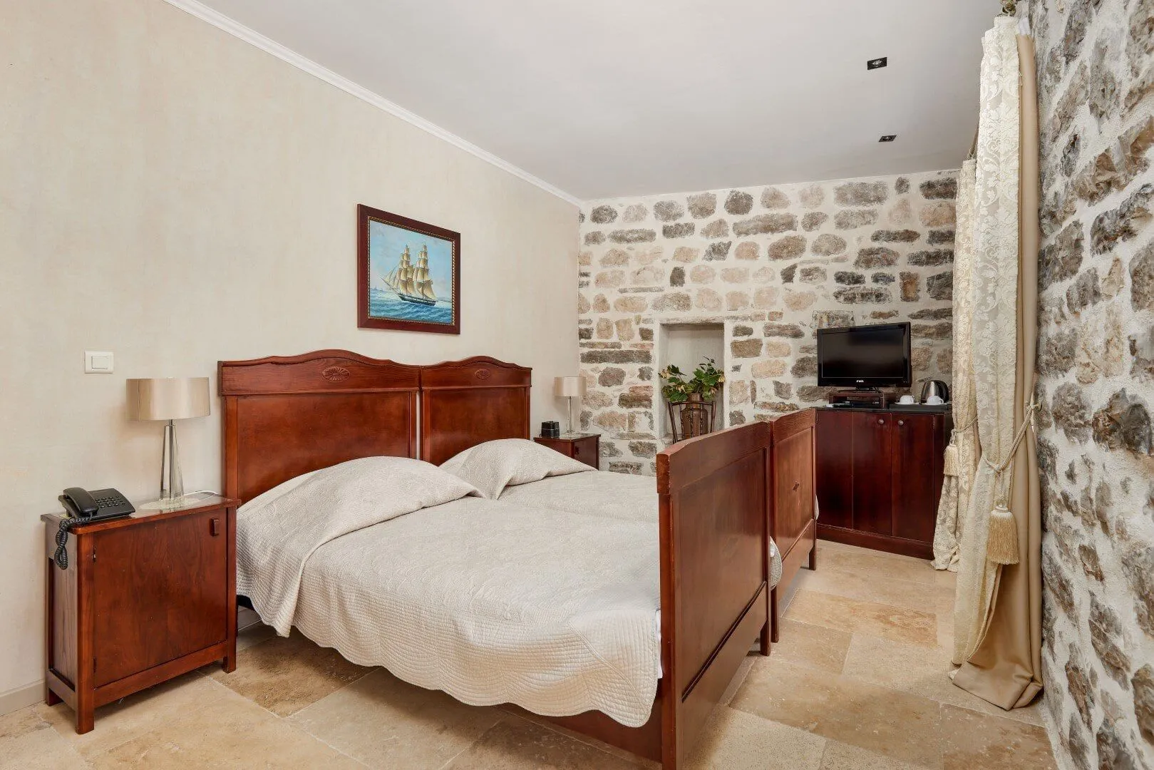 Rent, house, 2117m², Kotor, Crna Gora