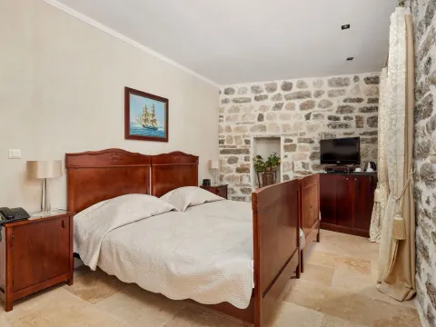 Rent, house, 2117m², Kotor, Crna Gora - image 27
