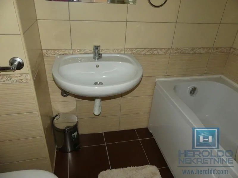 Prodaja, četvorosoban stan, 105m², Vašarište, Jagodina