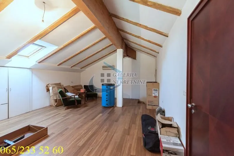 Sale, apartment, 375m², Voždovac Sve Podlokacije, Beograd