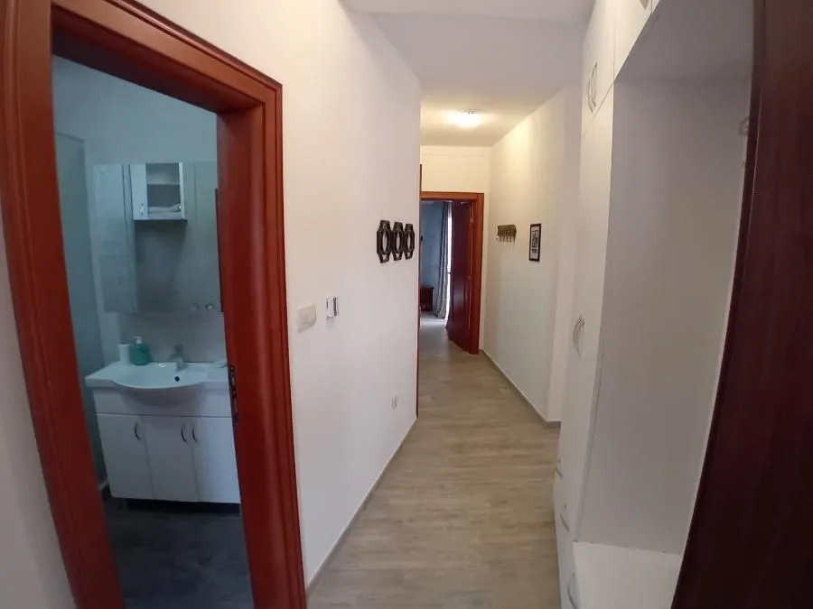 Prodaja, dvosoban stan, 72m², Dobrota, Kotor