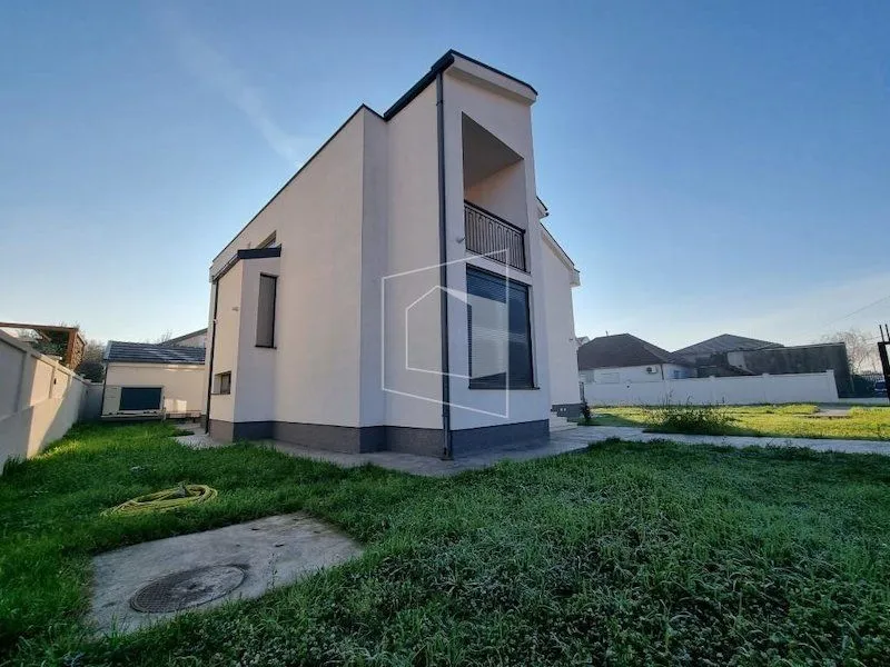 Sale, house, 400m², Tološi, Podgorica