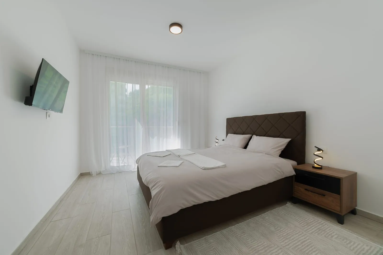 Izdavanje, jednosoban stan, 57m², Bečići, Budva