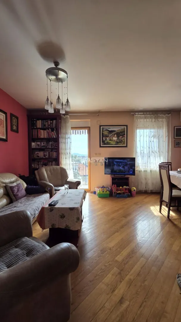 Prodaja, trosoban stan, 76m², Čubura, Beograd