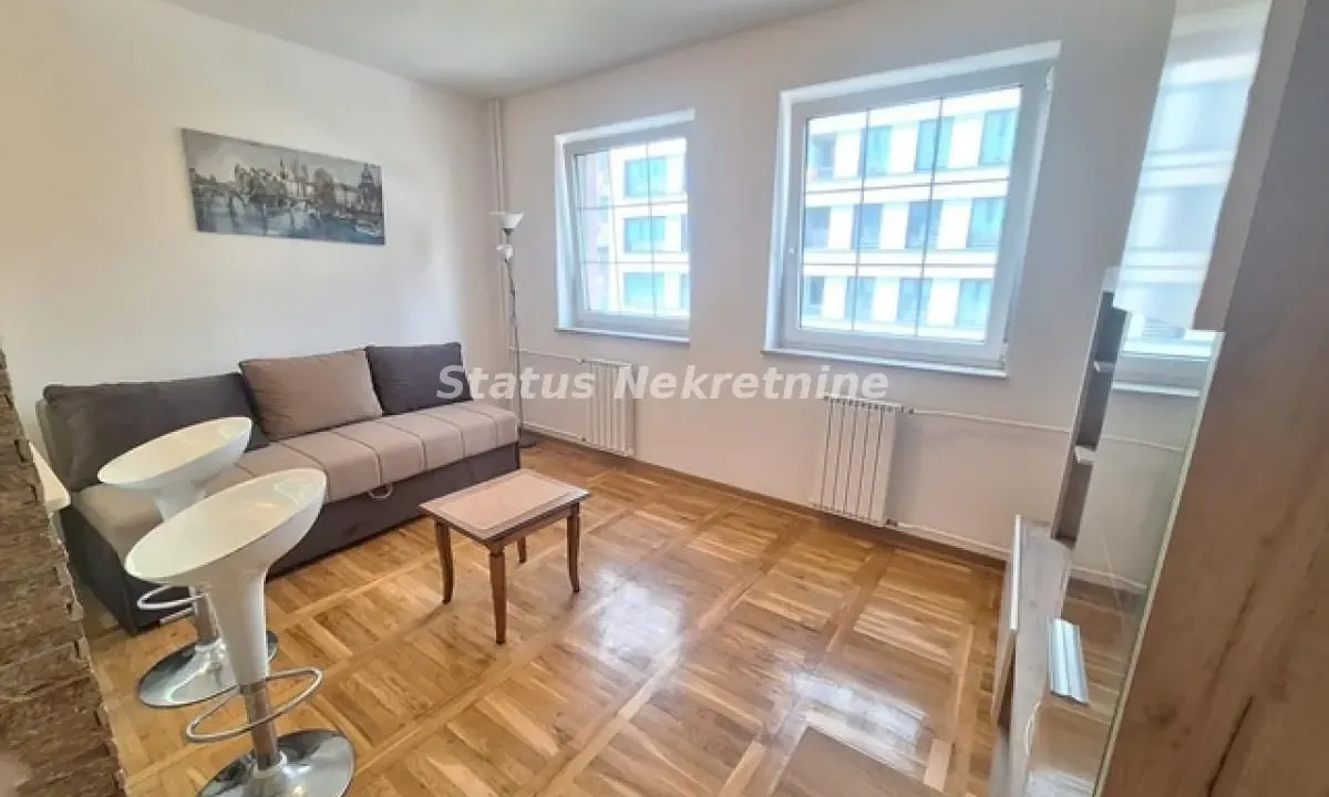 Izdavanje, garsonjera, 26m², Bulevar Oslobodjenja, Novi Sad Sve Podlokacije