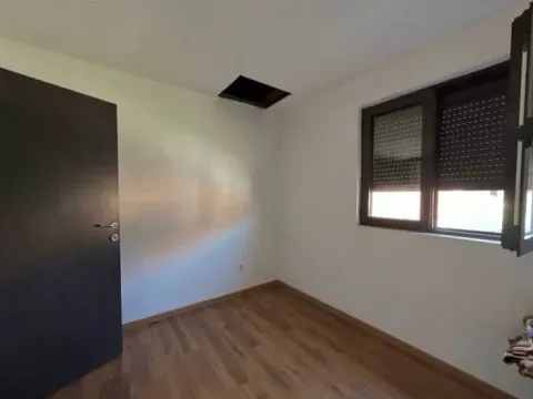 Izdavanje, dvosoban stan, 75m², Zagorič, Podgorica - image 8