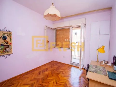 Prodaja, kuća, 214m², Tološi, Podgorica - image 13