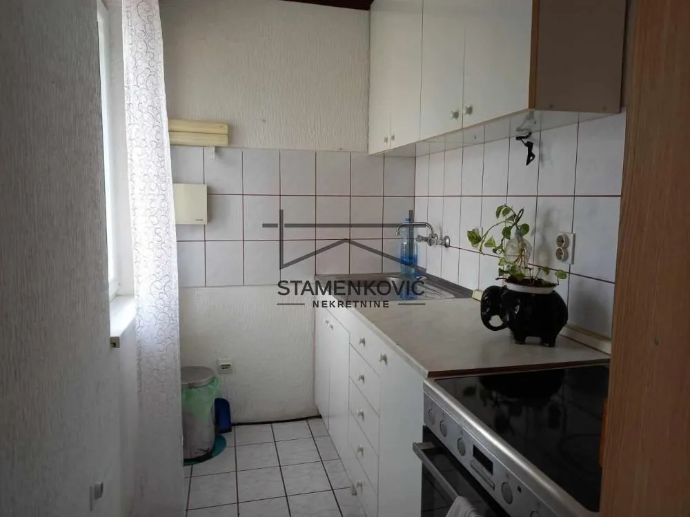 Prodaja, četvorosoban stan, 81m², Sajam, Novi Sad Sve Podlokacije