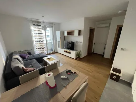 Izdavanje, jednosoban stan, 44m², Adamovićevo Naselje, Novi Sad Sve Podlokacije - image 2
