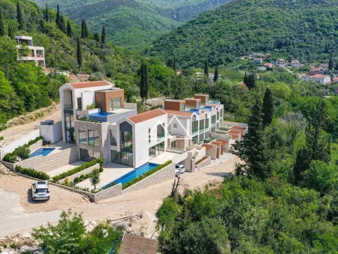 Prodaja, kuća, 236m², Tivat, Crna Gora - image 1