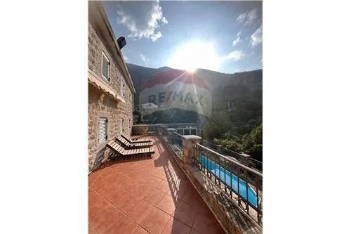 Prodaja, kuća, 340m², Reževići, Budva